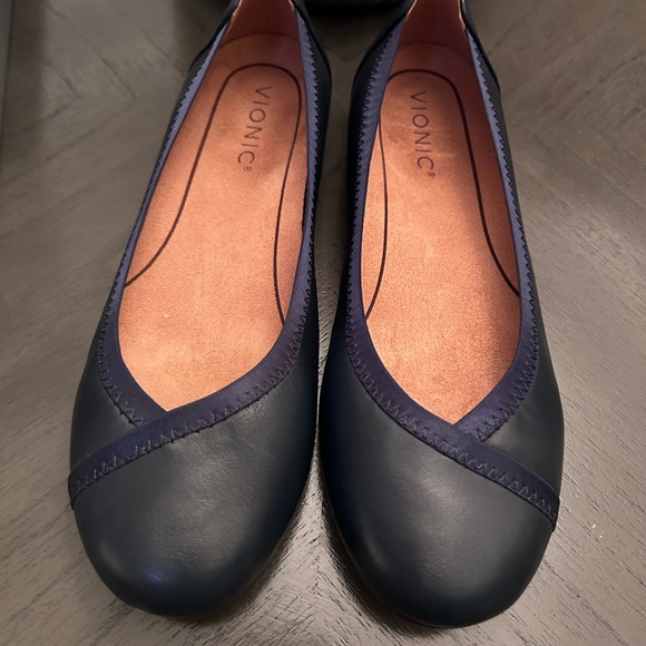Vionic Caroll Leather Ballet Flats WIDE - Picture 2 of 13